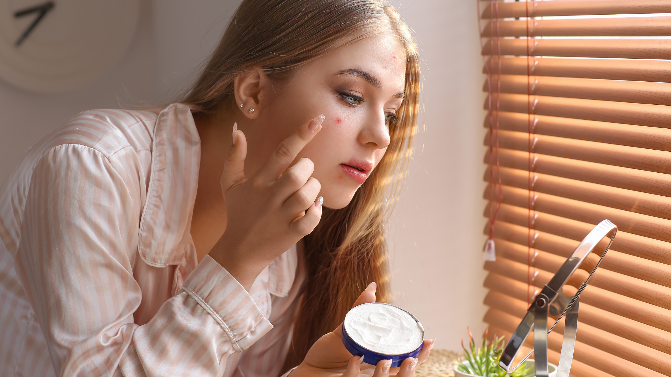 How to Treat Hormonal Acne Naturally at Home